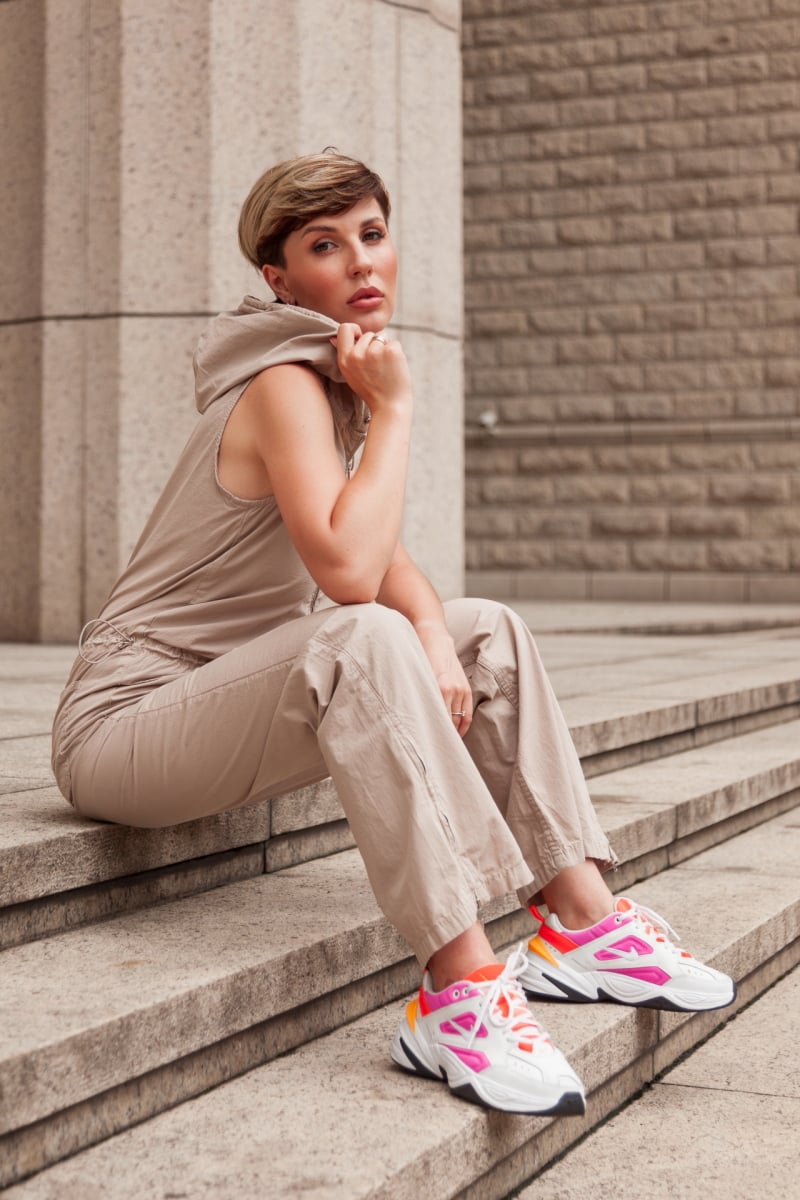 Shanghai downtown minimalistic photography of a beautiful woman AlCl13