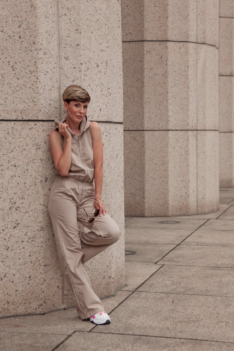 Shanghai downtown minimalistic photography of a beautiful woman AlCl25