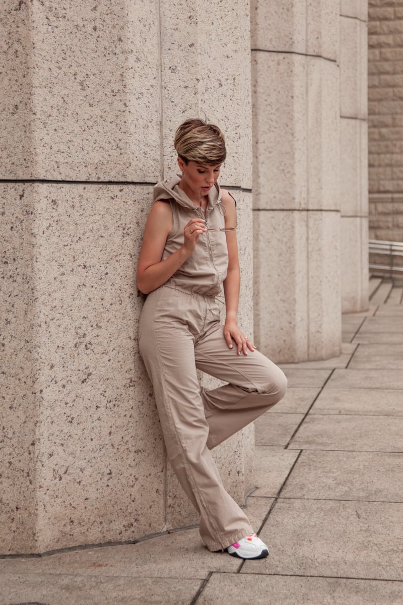 Shanghai downtown minimalistic photography of a beautiful woman AlCl26