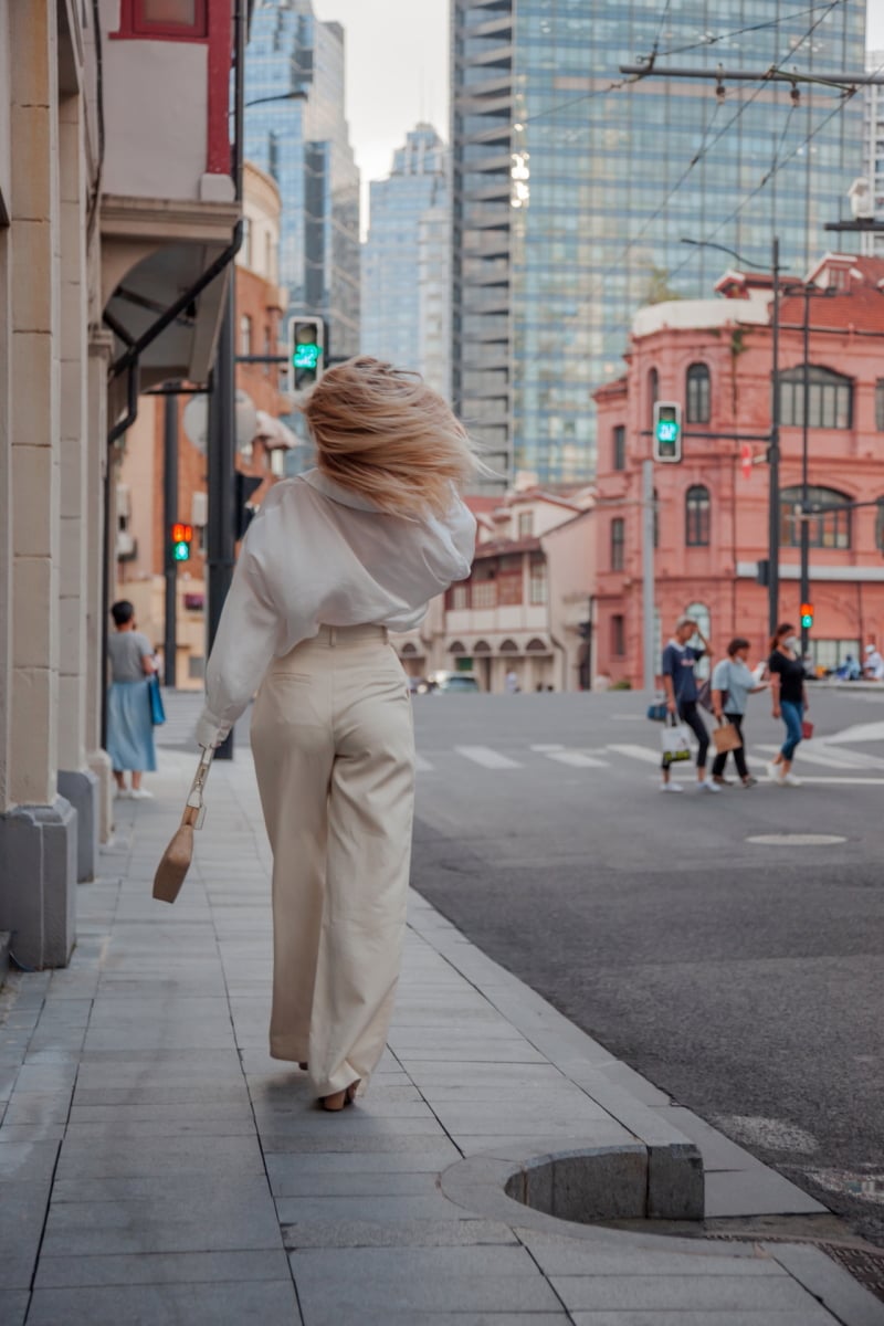 Woman street photosession AJCr15