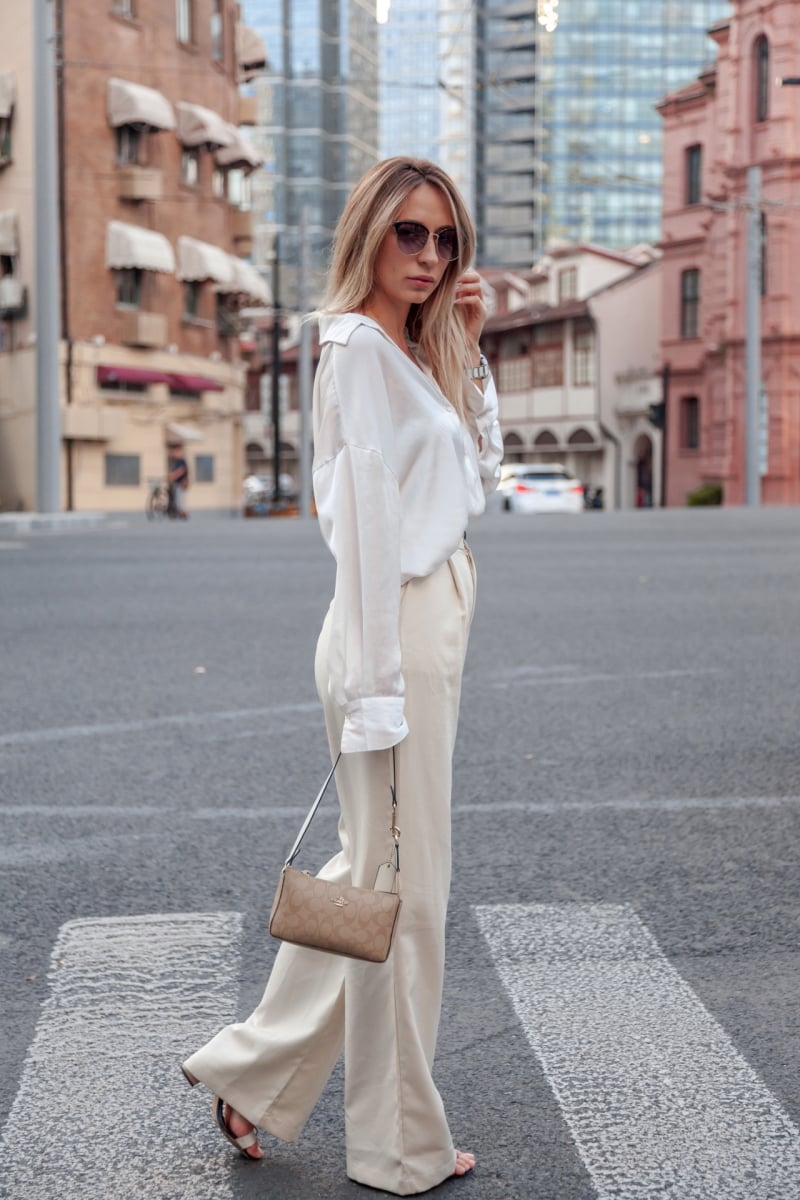 Woman street photosession AJCr19