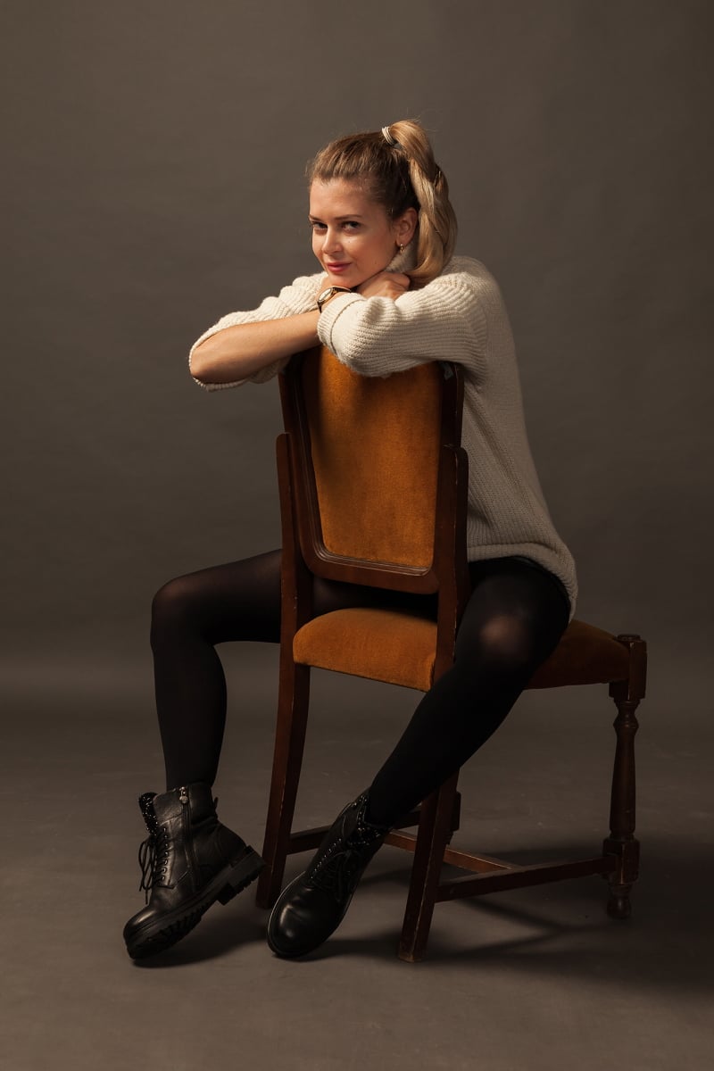 Dark atmosphere studio photography KRP07
