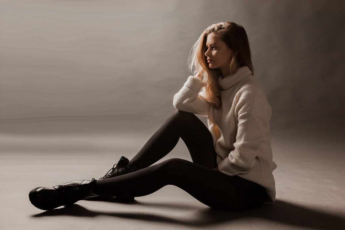 Dark atmosphere studio photography KRP09