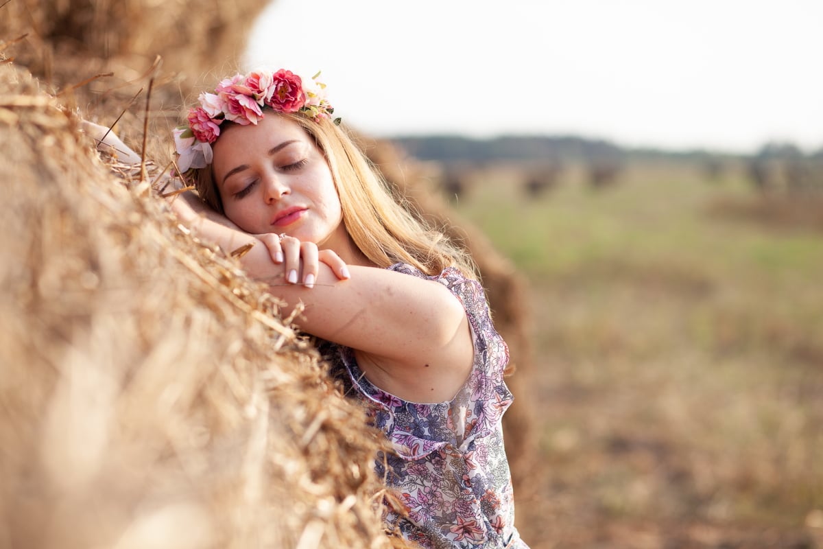 Girl in a countryside KSP06